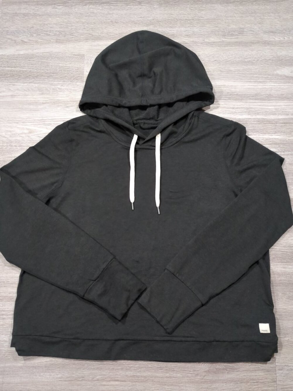 Vuori Halo Essential Cropped Hoodie Women's XL Black Dreamknit Pullover VW226